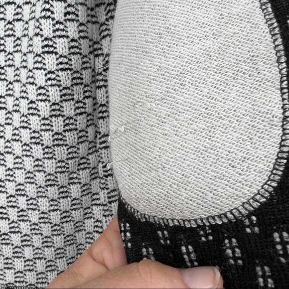 Chelsea & Theodore Colorblock Knit Long Sleeves Open Drape Notched Cardigan - Picture 8 of 8